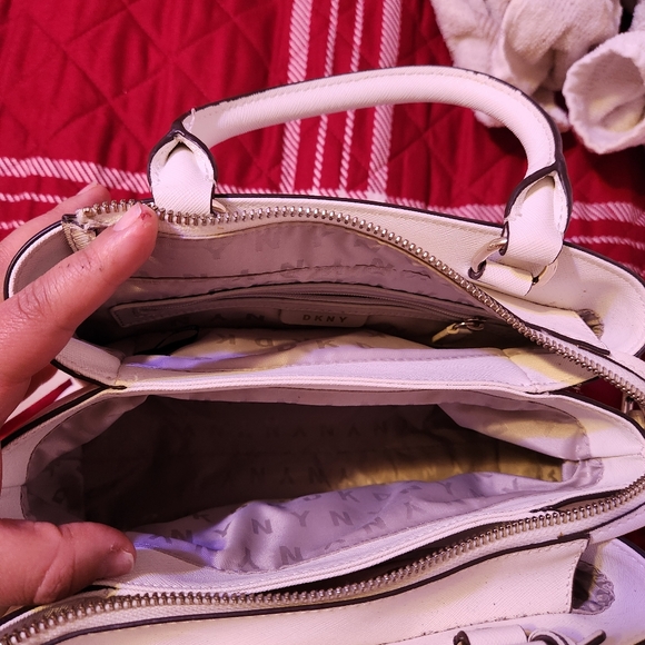 DKNY PURSE - Picture 8 of 16